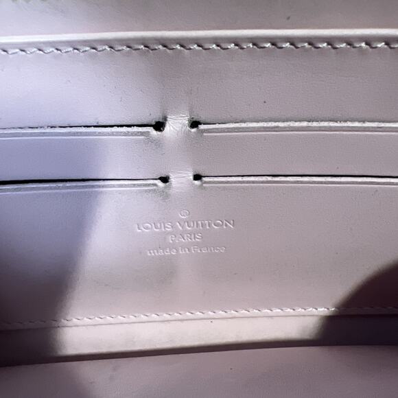 LOUIS VUITTON Vernis Rayures Zippy Wallet - Picture 9 of 10